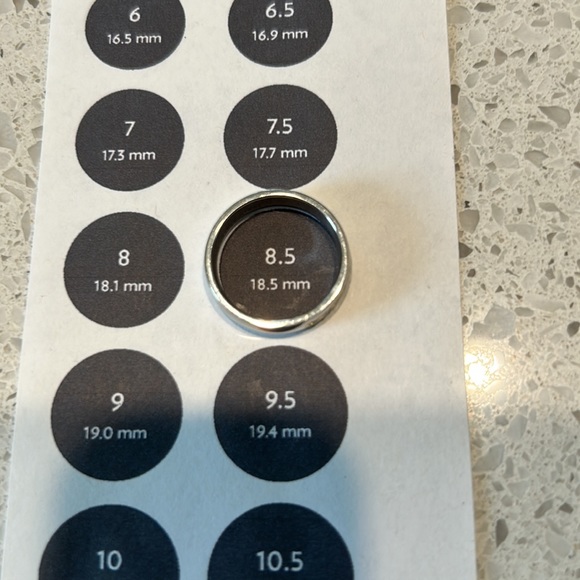 Stainless steel ring w/5 rhinestones - Picture 7 of 8